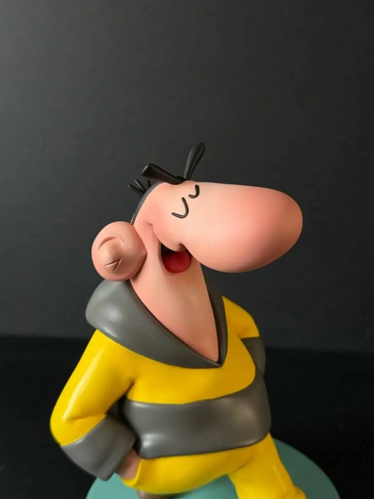 อาร์ตทอยตัวการ์ตูนชายชุดเหลือง งานปั้นและทำสีรายละเอียดสูง รับผลิต Art Toy TKK3D